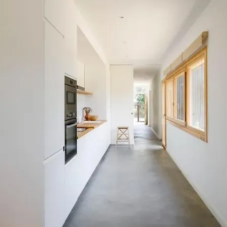 Casa De Diseno Con Piscina En Girona.