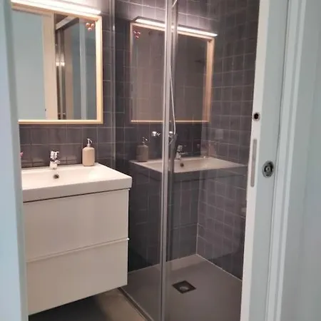 Casa De Diseno Con Piscina En Girona. *