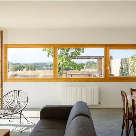 Casa De Diseno Con Piscina En Girona.